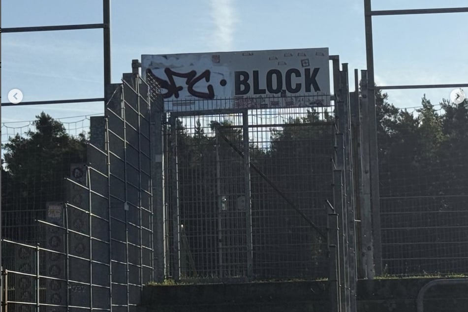 Der am Sonntag gut gefüllte Gästebereich wurde kurzerhand zum "BFC"-Block deklariert.