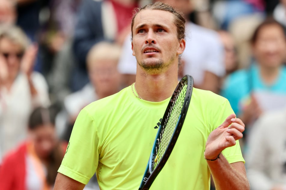 Tennis-Star Alexander Zverev (28) legte am Rande der French Open ein kurioses TV-Interview hin.