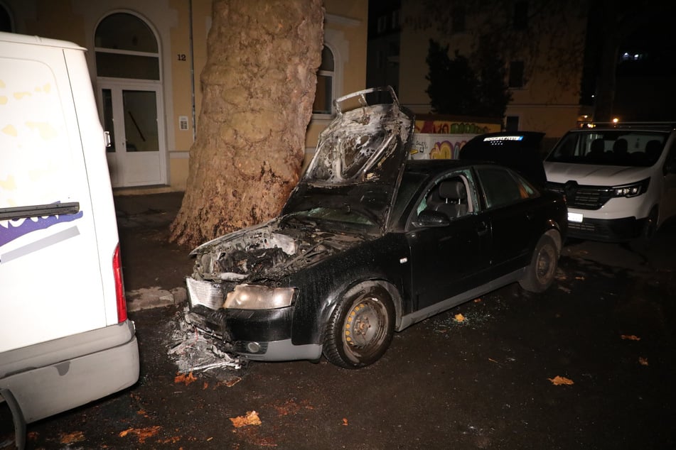 An der Lübecker Straße brannte in der Nacht ein Audi A4 ab.