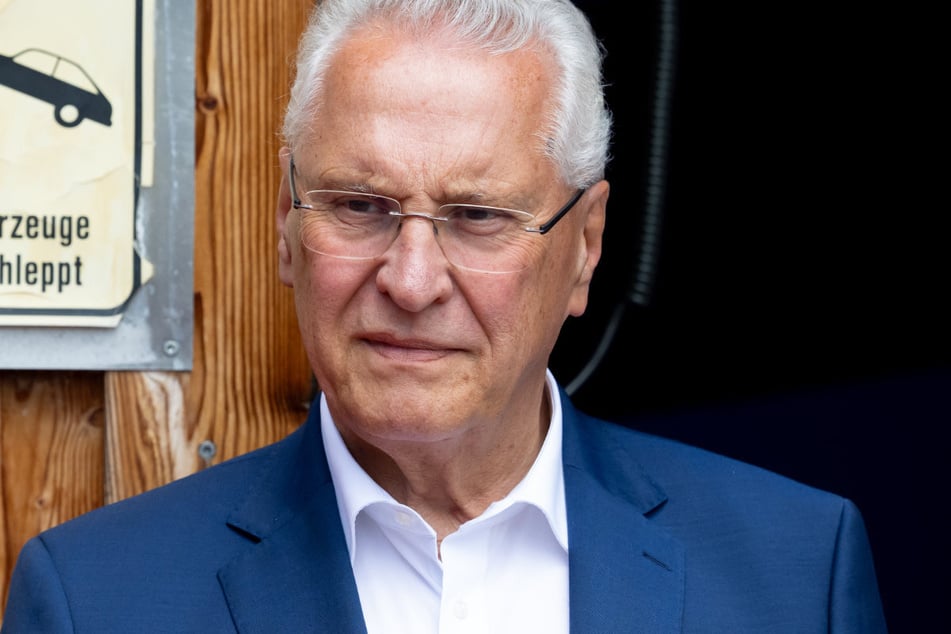 Bayerns Innenminister Joachim Herrmann (69, CSU) gerät in massive Kritik vonseiten des Bayerischen Flüchtlingsrates.