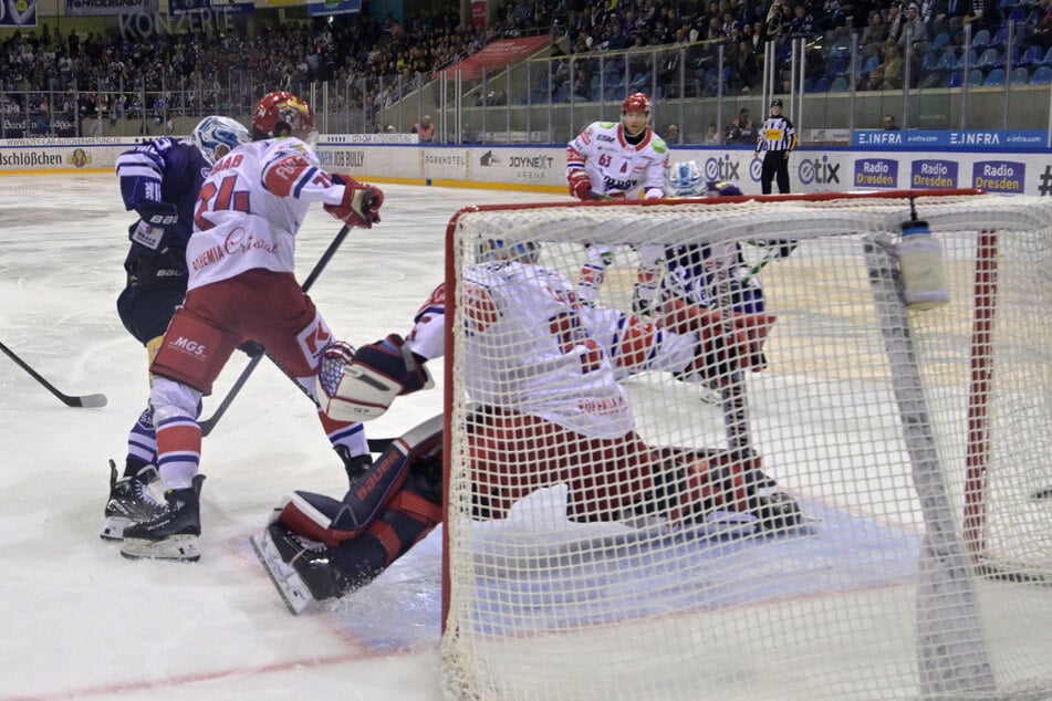 Tomas Andres knallt den Puck zum 2:0 in die Maschen.