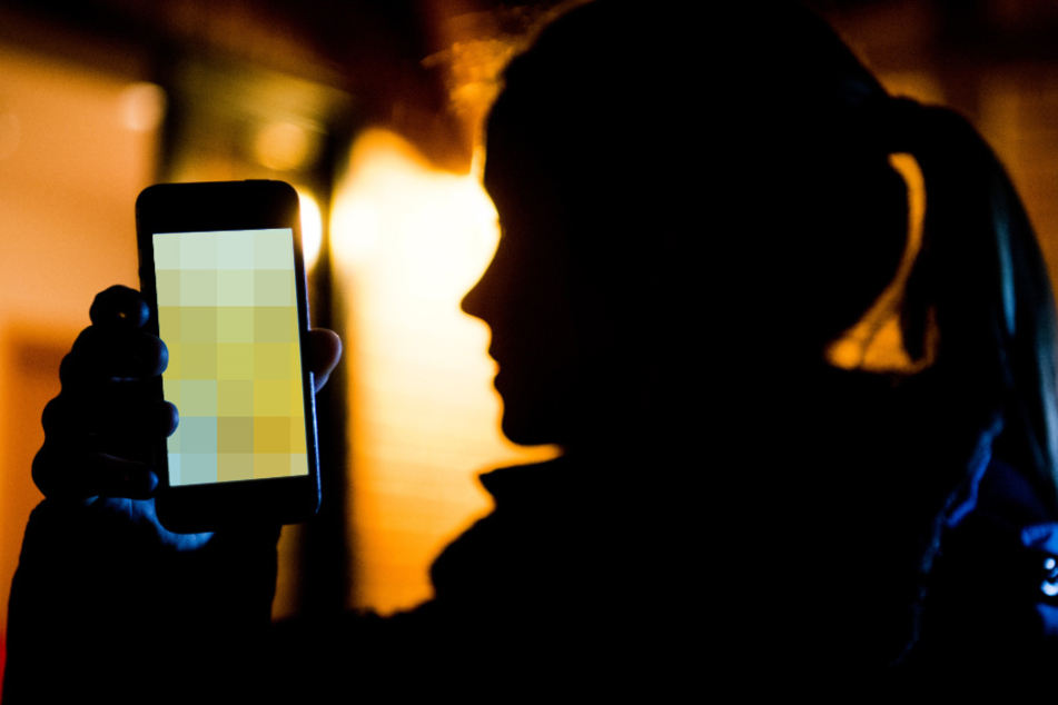 Sogenannte "Pornselfies" stellen aus Sicht der Polizei ein großes Problem bei Jugendlichen dar. (Symbolbild)