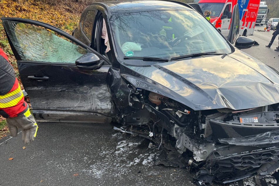 Der Ford-Kuga-SUV des 49-Jährigen wurde bei dem Unfall schwer beschädigt.