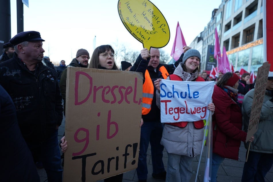 Hunderte Teilnehmer kamen am Montag zu einer ver.di-Kundgebung in Hamburg.