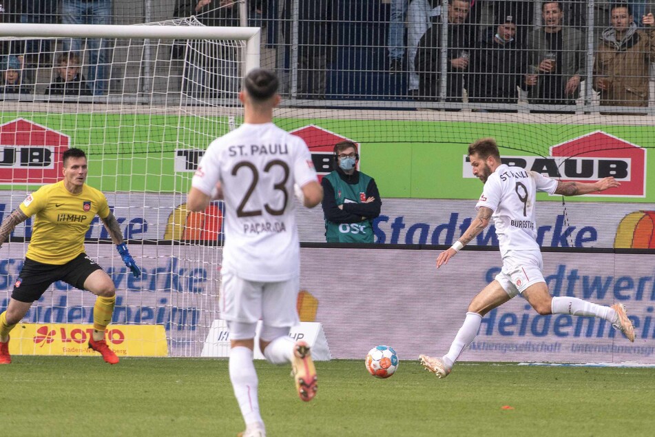 Guido Burgstaller blieb vor FCH-Keeper Kevin Müller cool und erzielte den Ausgleich.