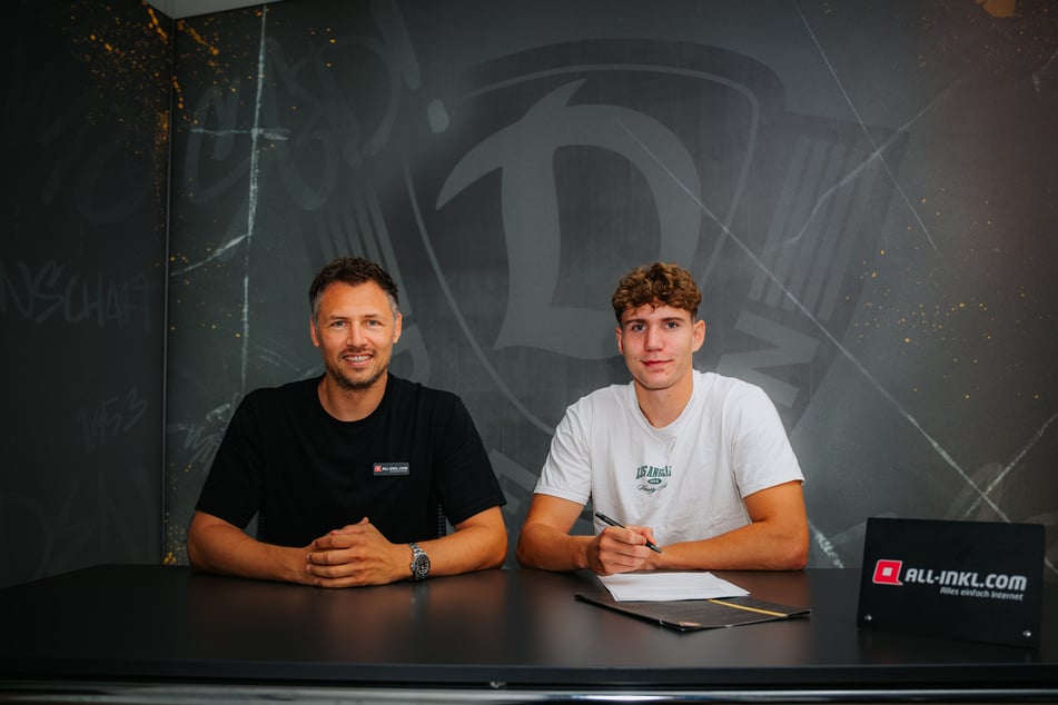 Friedrich Müller (20, r.) hat seinen Kontrakt bei der Sportgemeinschaft verlängert!