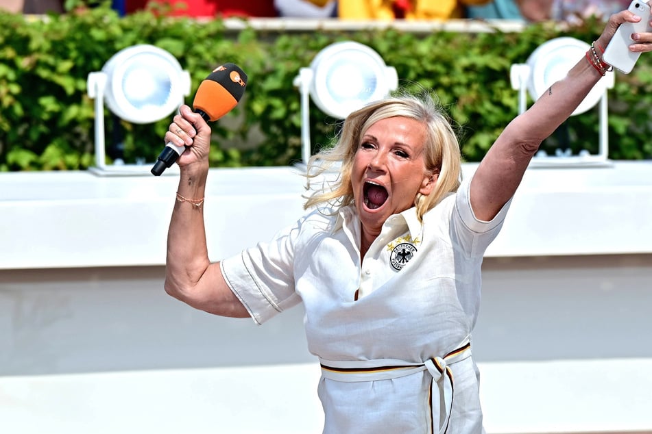 Trotz großer Hitze zeigte sich Moderatorin Andrea "Kiwi" Kiewel (61) wieder von ihr aufgedrehten Seite. (Archivbild)