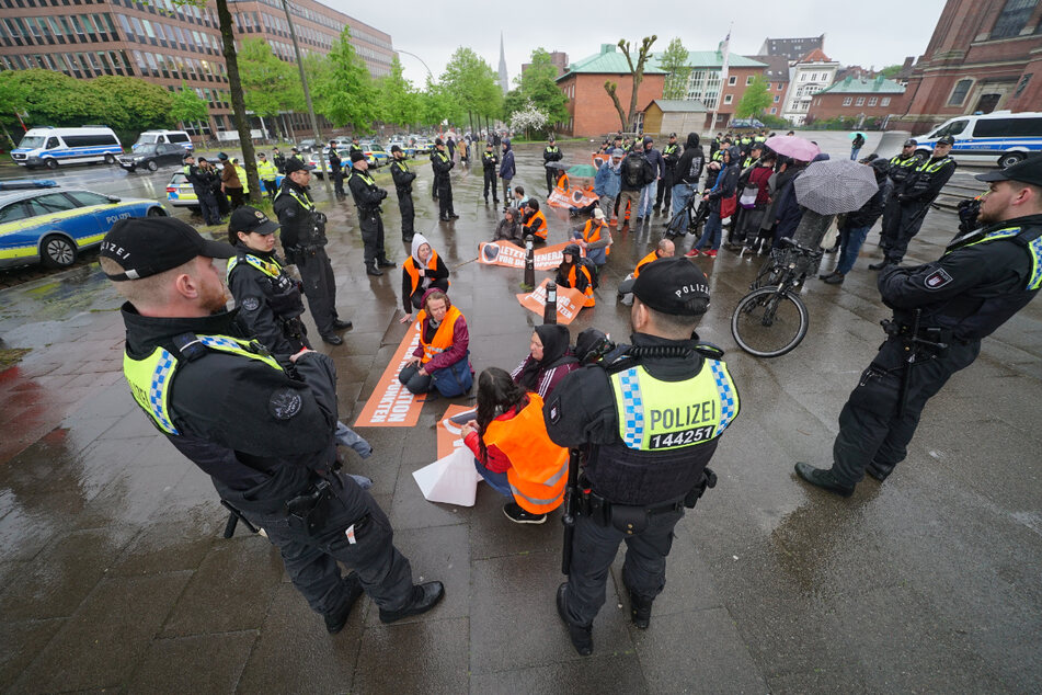 Die Hamburger Polizei verhinderte, dass die "Letzte Generation" den Verkehr zum Erliegen bringen konnte.