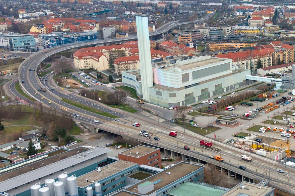 Dresden: Betrunken und auf Drogen: Wildpinkler sorgt auf Nossener Brücke für Ärger