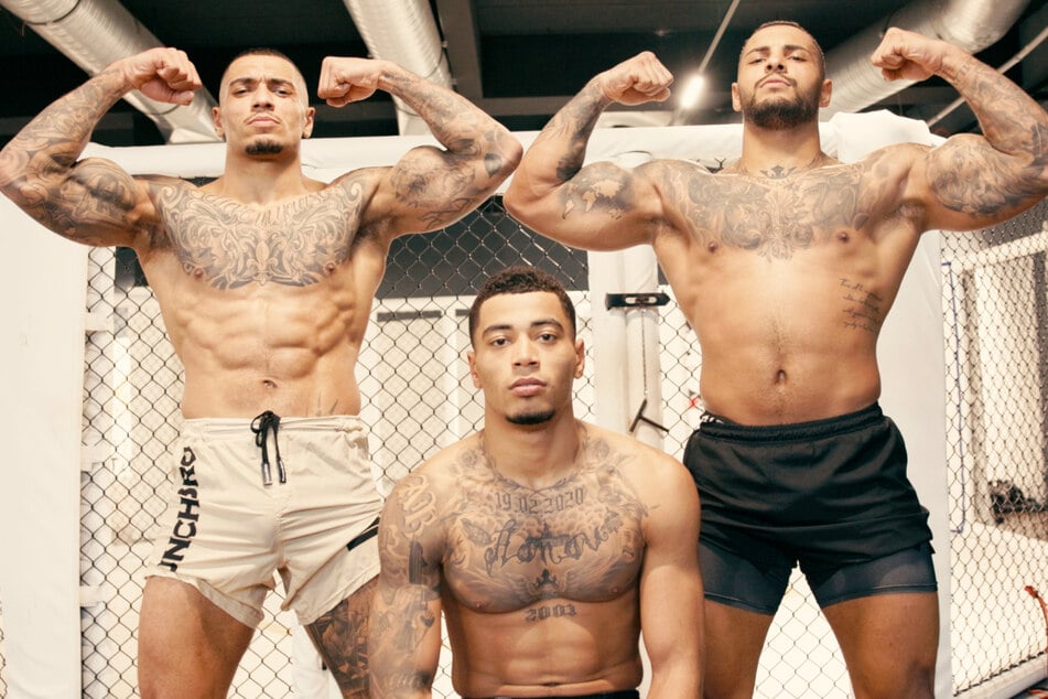 Die Brüder Rob (28, l.), Piter (24, M.) und David (27) trainieren zusammen Mixed Martial Arts (MMA).
