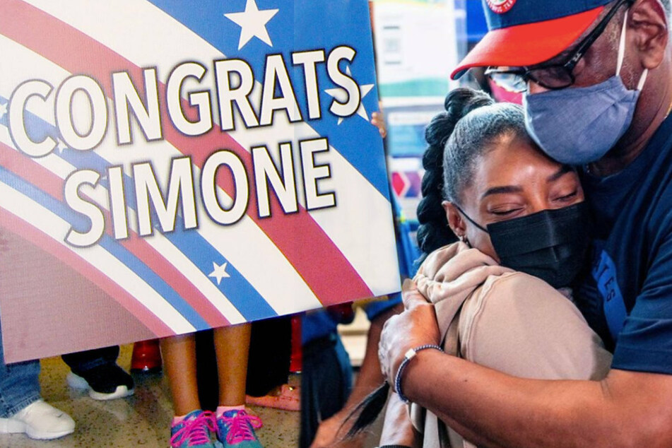 Simone Biles was greeted by her father (r.) and a huge group of fans and media upon her homecoming at the Houston airport on Thursday.