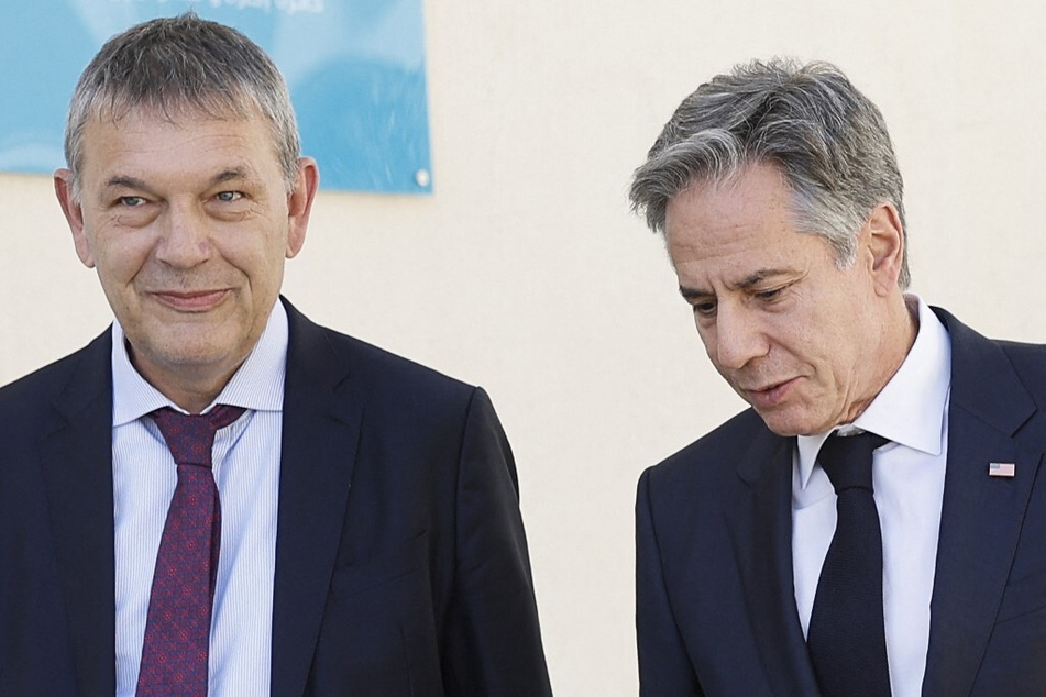 US Secretary of State Antony Blinken (r.) is greeted by UN Relief and Works Agency for Palestine Refugees in the Near East (UNRWA) Commissioner-General Philippe Lazzarini in the Jordanian capital Amman on November 4, 2023.
