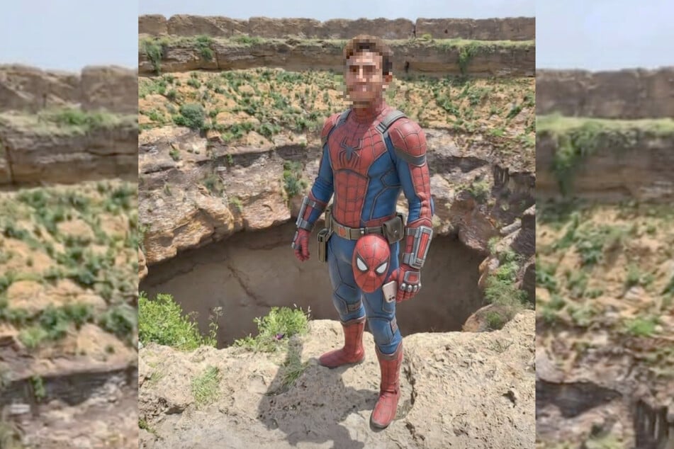 Auf seinen Social-Media-Kanälen zeigt er sich in einem durch KI erstellten Spider-Man-Outfit.