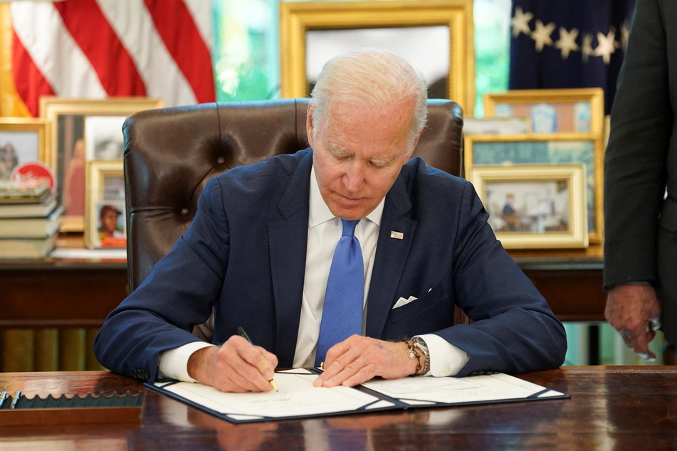 US President Joe Biden signs legislation that will facilitate the delivery of weapons to Ukraine and other Eastern European countries.