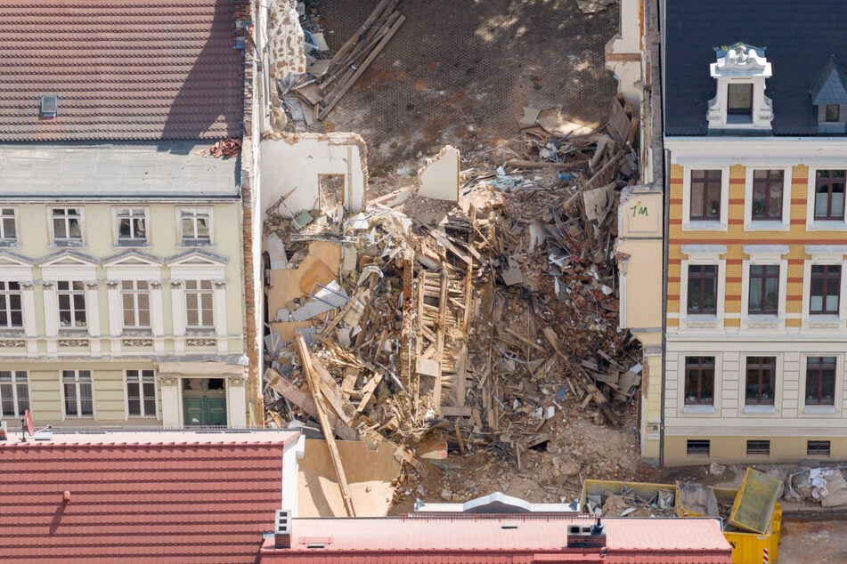 Die Arbeit zwischen den Trümmern ist auch für die Ermittler gefährlich.