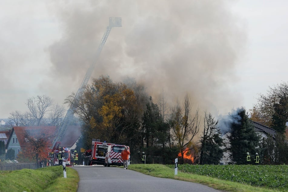 Dichte Rauchwolken hüllten den Ort ein.