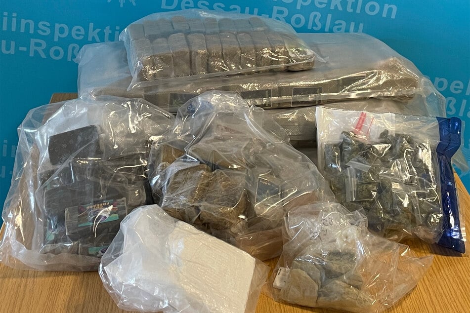 Die Polizei Sachsen-Anhalt veröffentlichte ein Bild der sichergestellten Drogen.