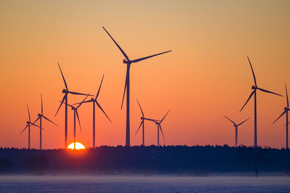 Die AfD-Fraktion ist der Meinung, dass der dauerhafte Ausschluss von Windrädern nicht das Problem der gescheiterten Energiewende löse.