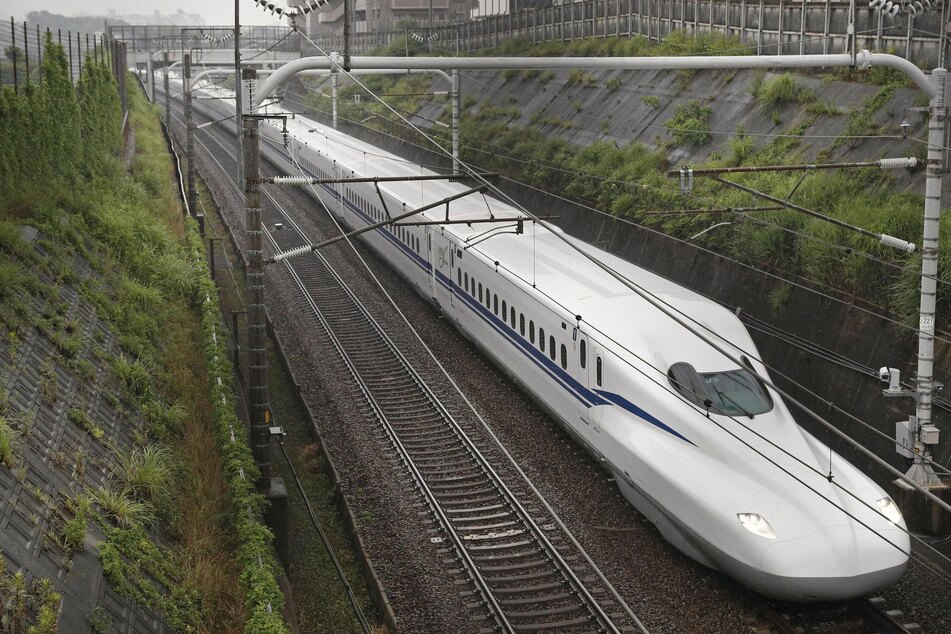 Der umgebaute Shinkansen Hochgeschwindigkeitszug für die Tokaido-Shinkansen-Linie.