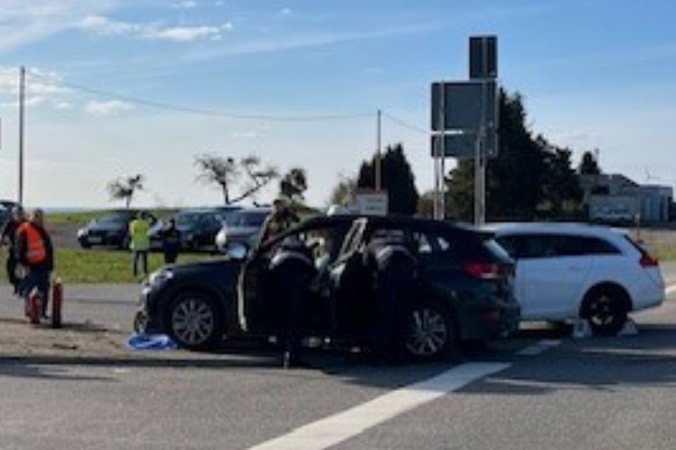 Fahrerin (70) verursacht beim Linksabbiegen schweren Crash mit drei Verletzten
