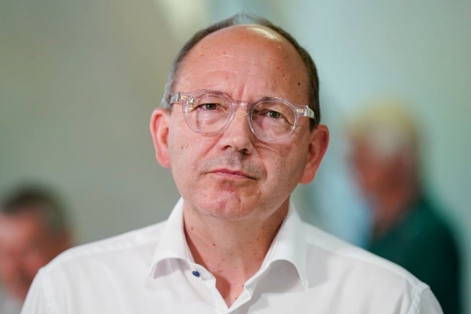 Oberbürgermeister Christian Specht (60, CDU) will Sanktionen gegen Julien Ferrat (35) verhängen. Details sind allerdings noch nicht bekannt.