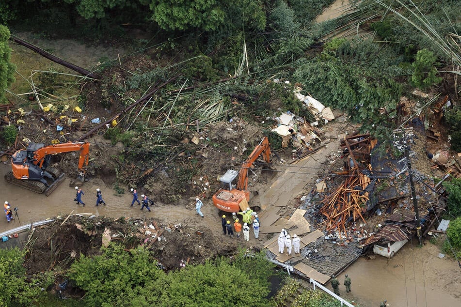 Heavy rain due to the approach of Typhoon Shanshan led to a devastating landslide.