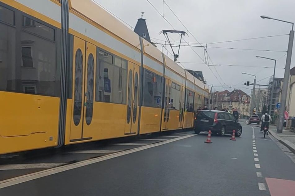 Kollision in Dresden: Schon wieder Straßenbahn beteiligt!