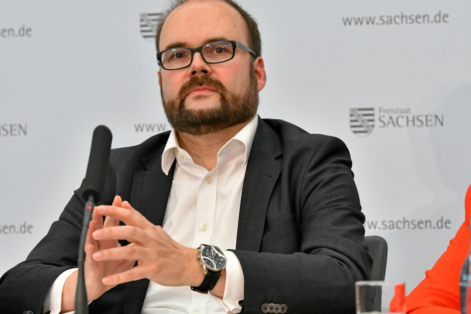 Das Ministerium von Christian Piwarz (44, CDU) wirbt bei den Lehrern für Augenmaß beim Lernstoff.