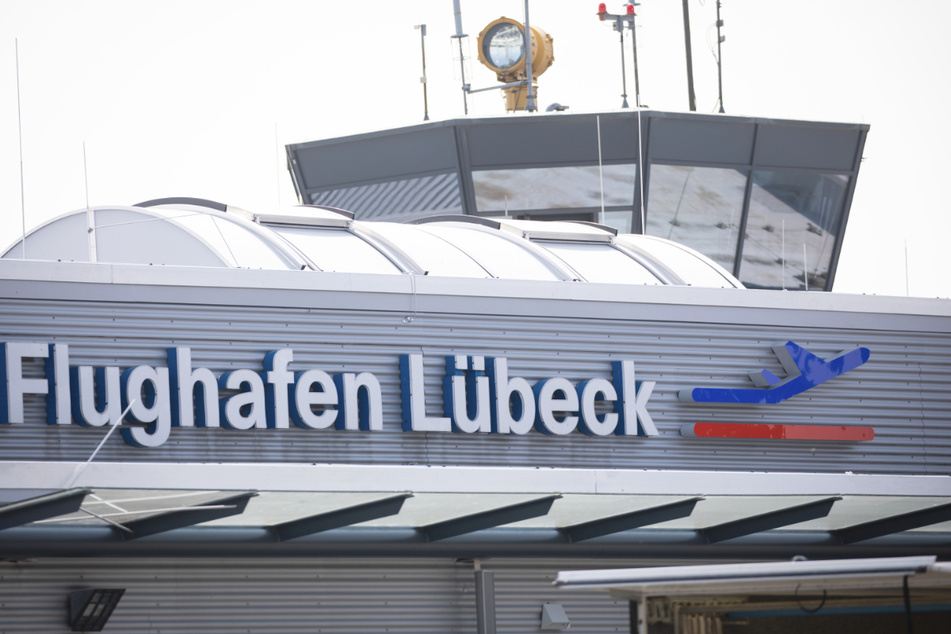 Die Polizei unterbrach die "Impfung" am Lübecker Flughafen.