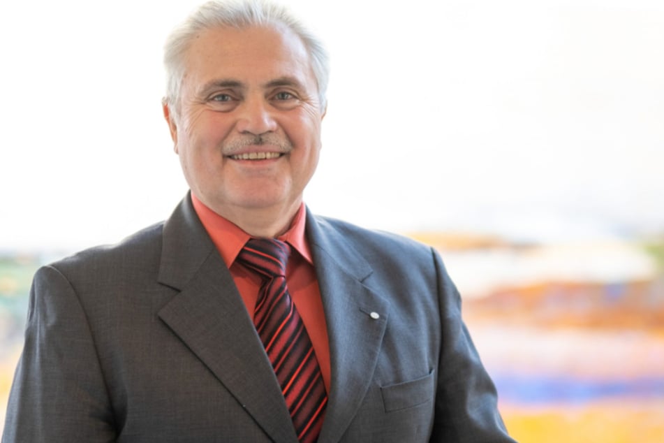 Vereins-Chef Uwe Finsterbusch (64) ist besonders gespannt, wie sich die Teilnehmer bei den Landdisziplinen anstellen werden.