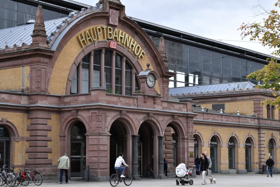 Am Erfurter Hauptbahnhof wurde ein Paar verhaftet. Das mitgereiste Kind wurde vom Jugendamt in Obhut genommen. (Archivfoto)
