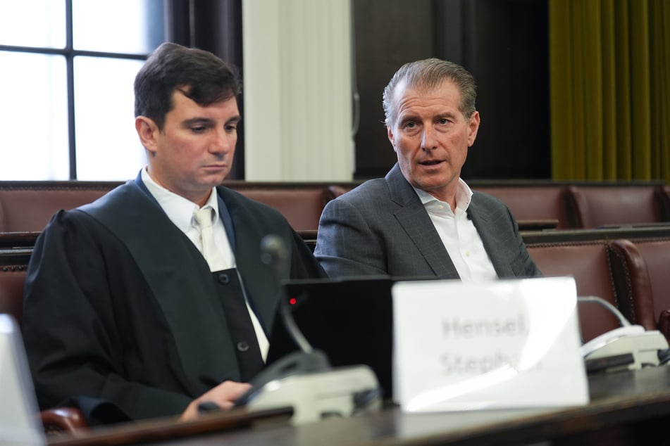 Nebenkläger Stephan Hensel (51) mit seinem Anwalt Philip von der Meden (41).