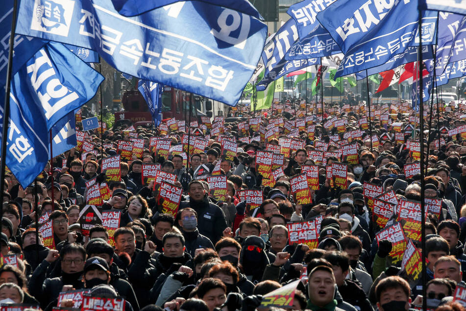 Protesters attend a rally calling for the impeachment of South Korean President Yoon Suk Yeol in Seoul on December 12, 2024.