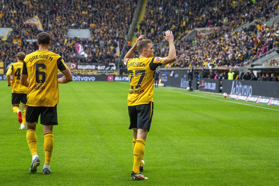 Niklas Hauptmann feiert seinen Treffer zum 1:0.