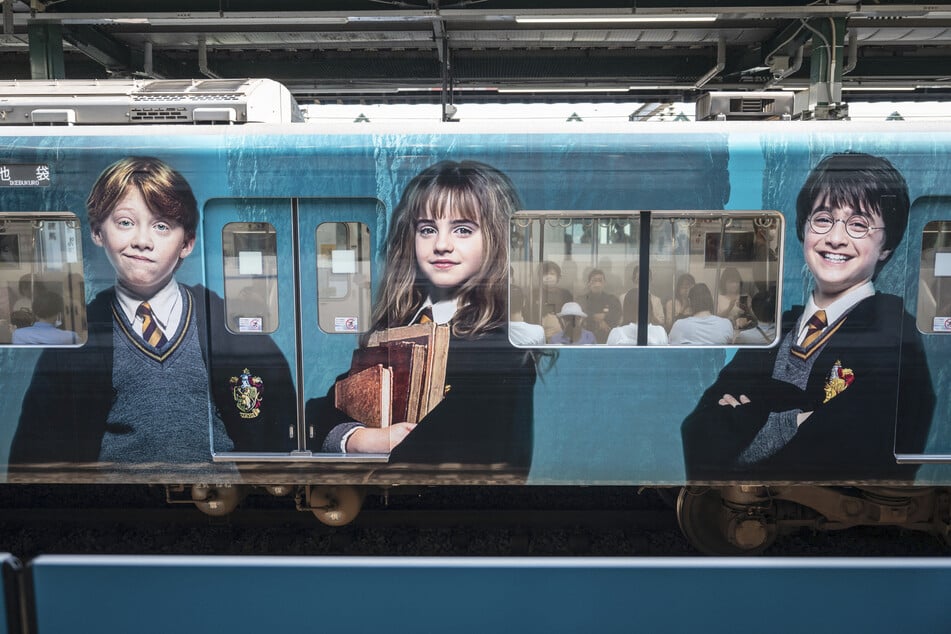Harry Potter ist überall - auch auf Zügen in Tokio (Japan).