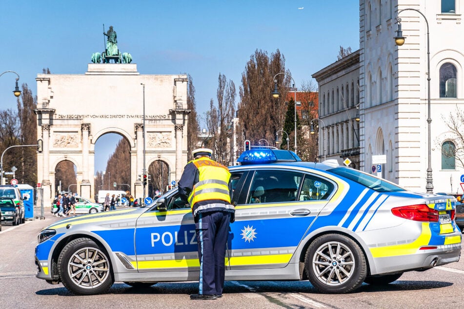 Die Polizei in München musste mit mehreren Streifen zu einem eskalierten Streit ausrücken. (Symbolbild)