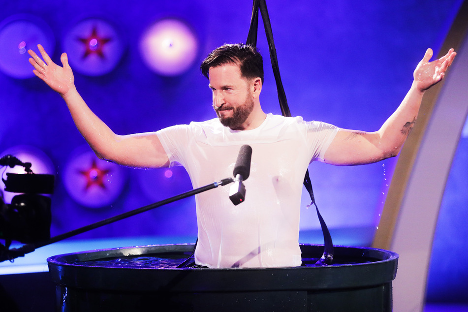 Michael Wendler geht mit seinen kruden Verschwörungstheorien baden.