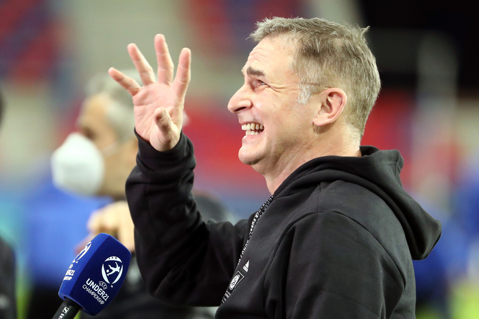 Auswahltrainer Stefan Kuntz (58) freut sich. Die vier Teams der Gruppe D stehen fest.