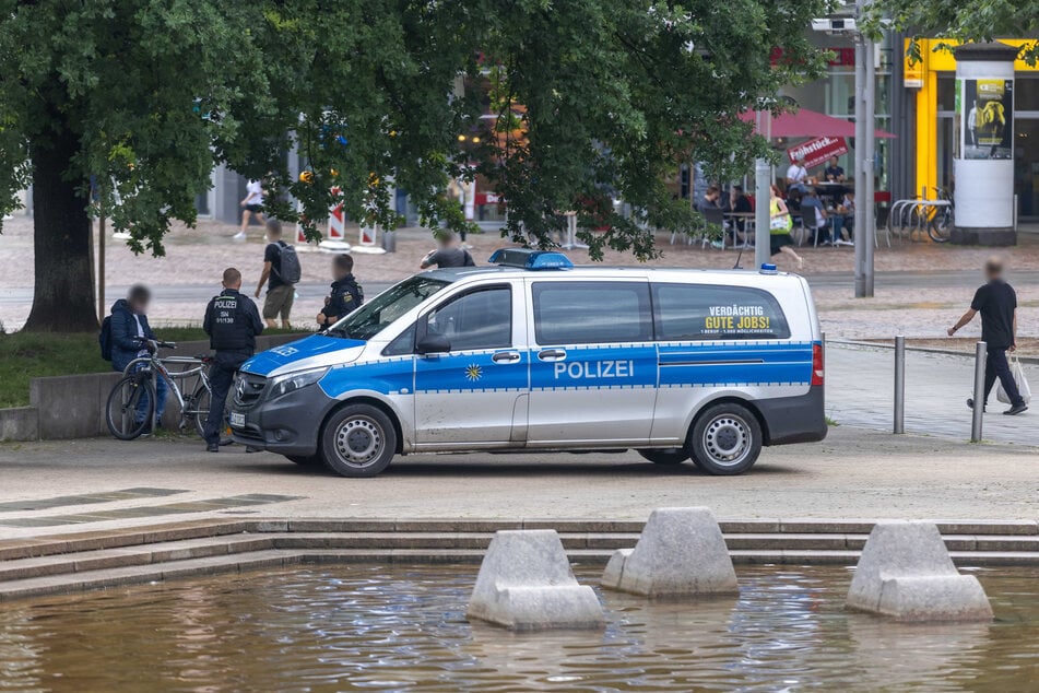 Polizeieinsatz im Chemnitzer Stadthallenpark: Hier schlugen am Mittwochabend mehrere Personen aufeinander ein. (Archivbild)