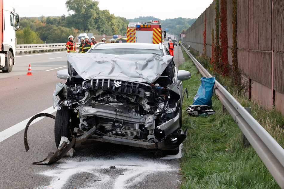 Schwerer Unfall auf der A4 bei Frankenberg: Ein Suzuki krachte in einen Nissan.