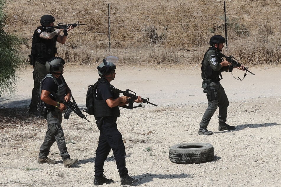 Israelische Sicherheitskräfte bekämpfen Hamas-Terroristen.