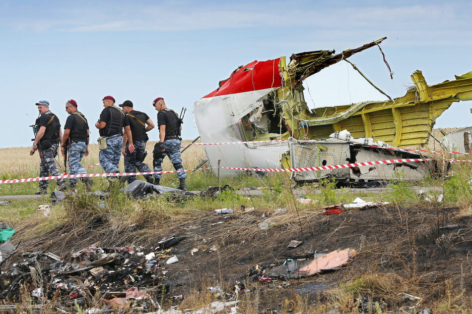 Abschuss von Flug MH17: Gericht spricht drei Männer schuldig