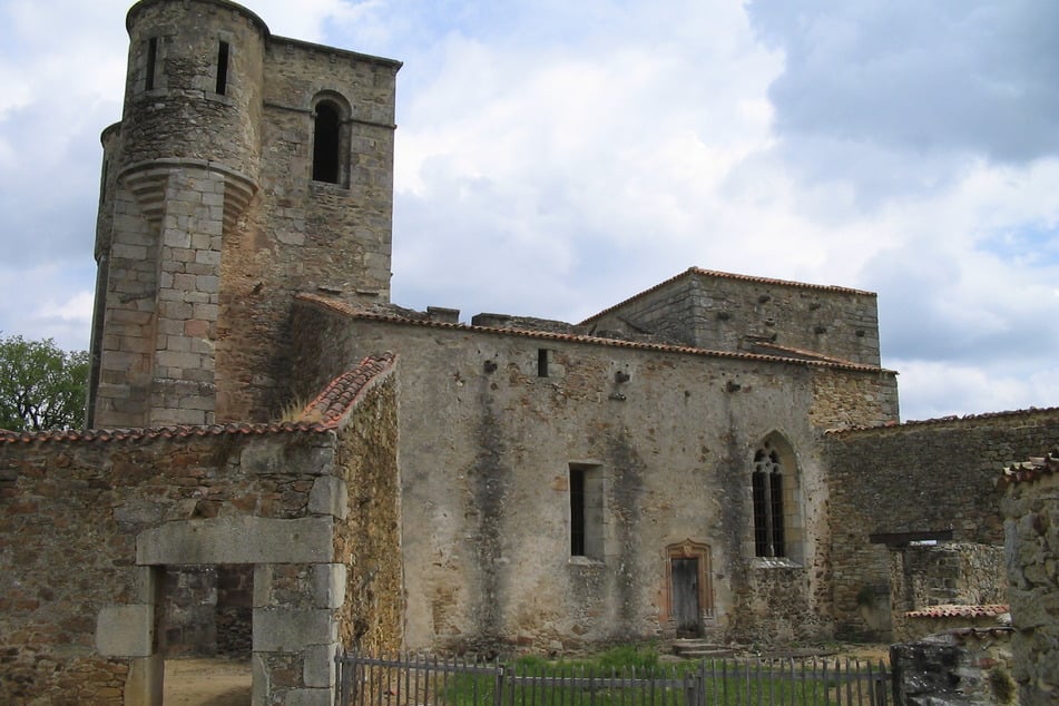 In der Dorfkirche von Oradour wurden Frauen und Kinder getötet.