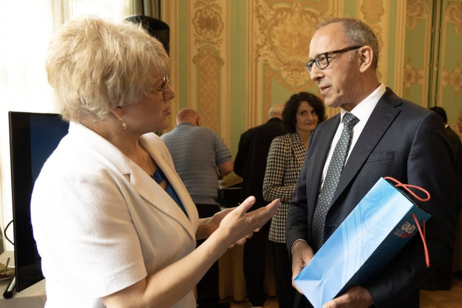 Sachsen-AfD-Chef Jörg Urban (61) mit der neuen russischen Botschafterin in Prag, Anna Vladimirovna Ponomareva (54).