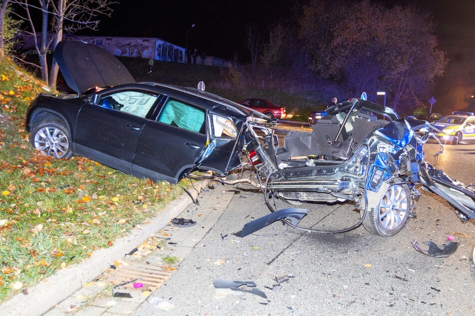 Heftiger Unfall im Vogtland: Auto bei Crash auseinandergerissen