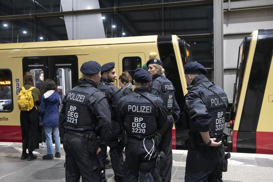 Die Bundespolizei konnte den Streit am Bahnhof Ostkreuz in Berlin unter Kontrolle bringen. (Symbolbild)