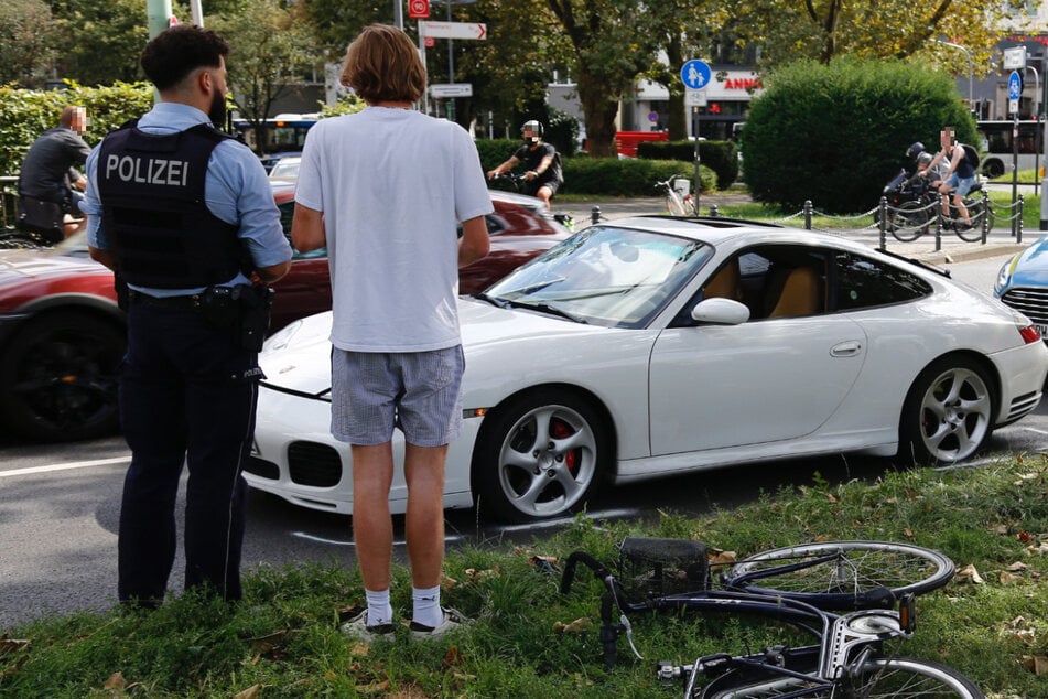 Der Unfall zwischen Porsche und Radfahrerin ereignete sich am Donnerstag gegen 16 Uhr auf Höhe des Maritim Hotels in Köln.