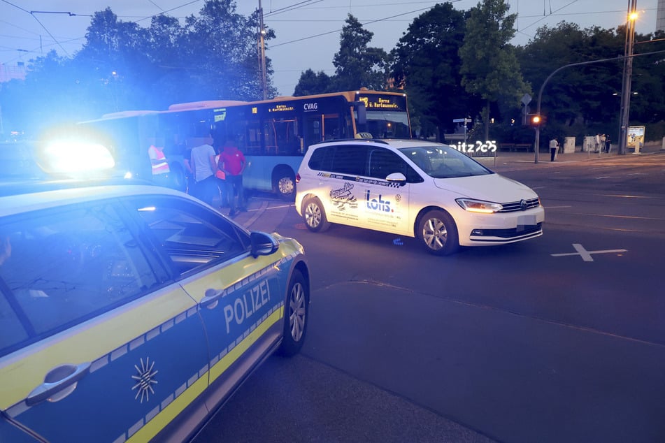 Ein Fahrer eines VW-Taxis übersah einen Bus der CVAG.