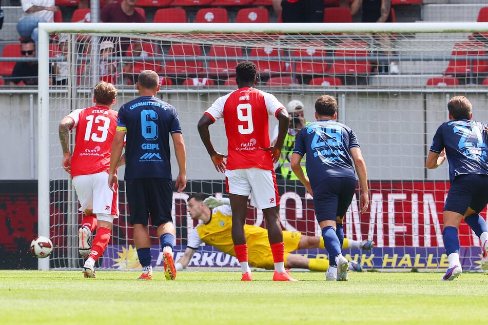 Max Kulke scheitert mit einem Elfmeter an CFC-Keeper David Richter.