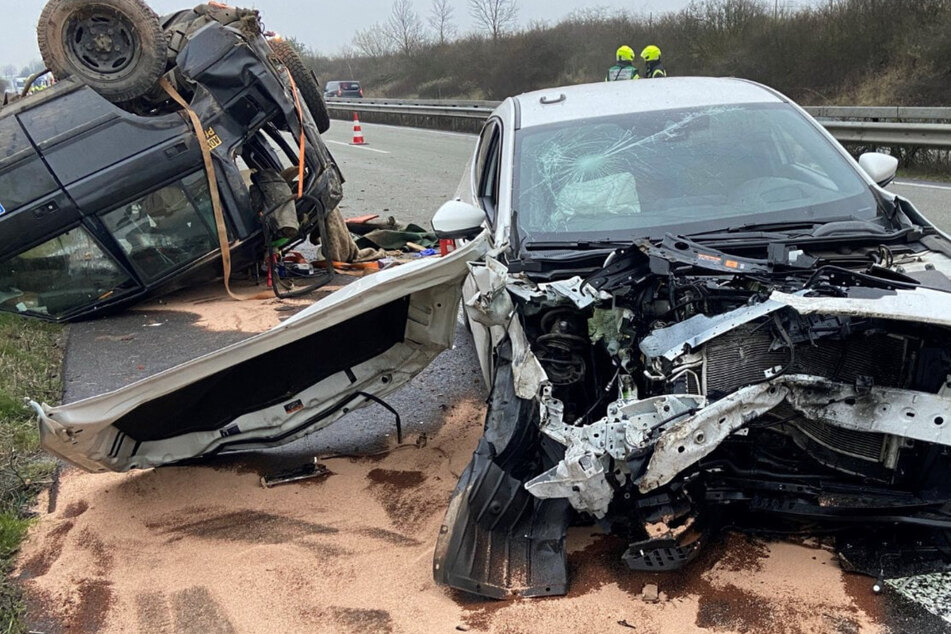 Mit voller Wucht aufgefahren: Land Rover überschlägt sich nach Unfall auf der A63